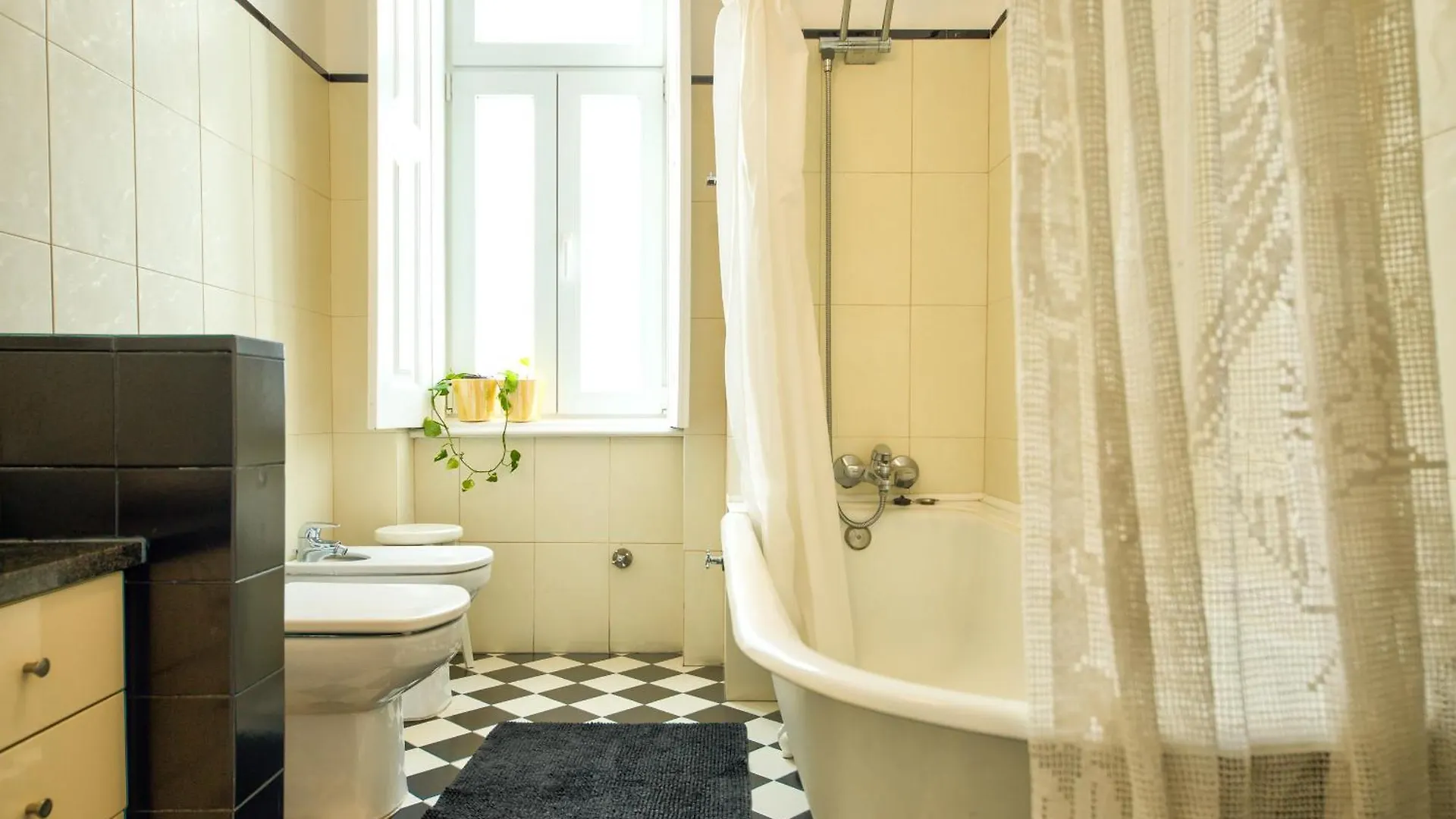 Adore Portugal Coimbra Guest House 0*,  Portugal